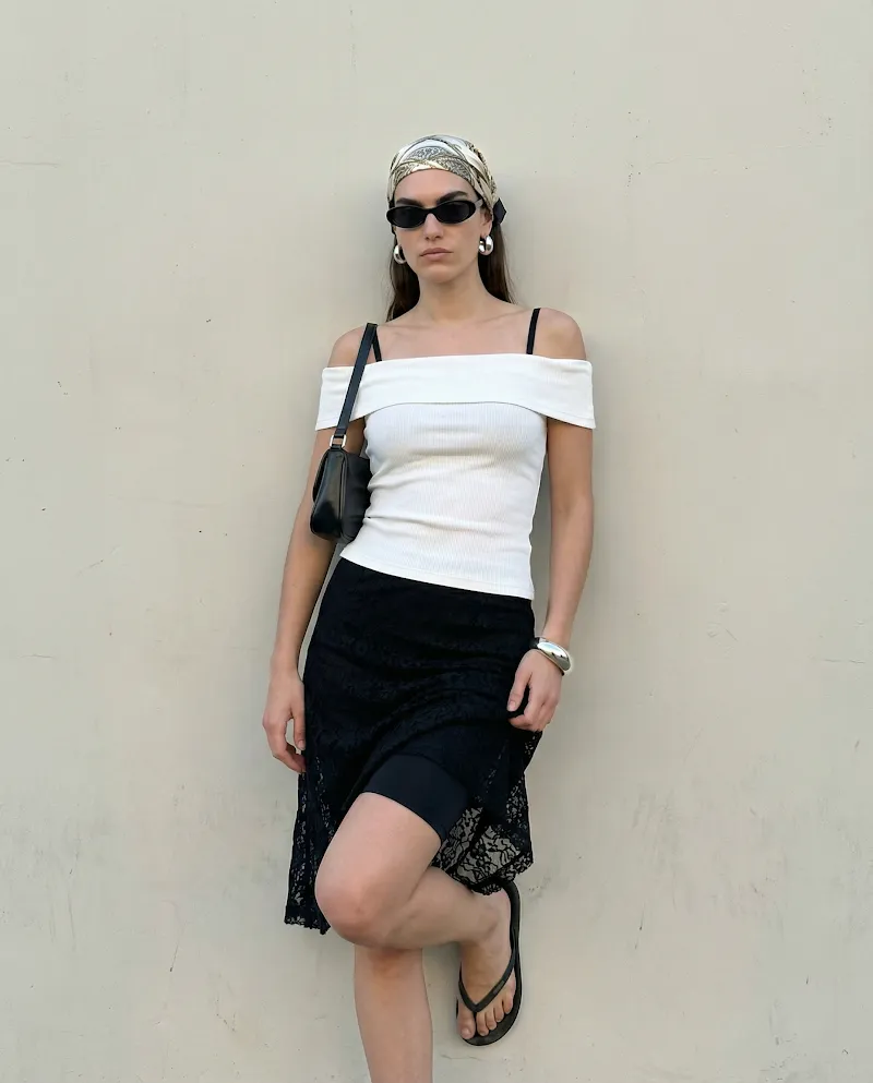Off-shoulder sunglasses fit-check image