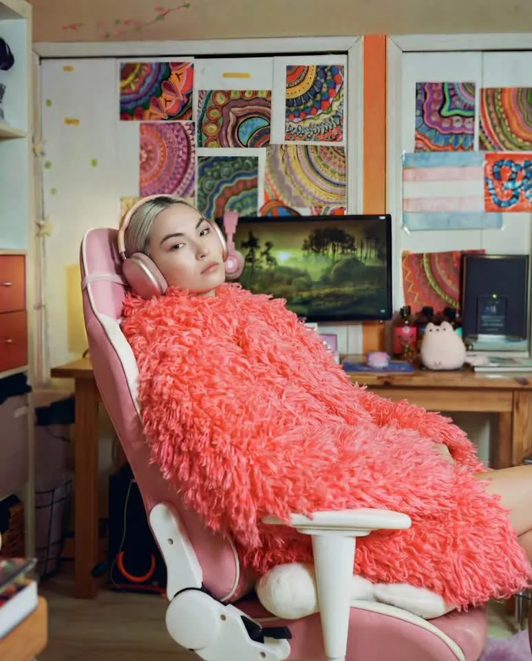 Pink faux-fur gaming chair editorial video